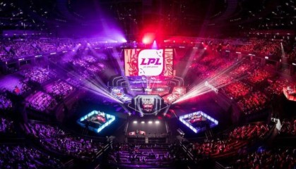 全球总决赛BO3生死战：八强席位最终决战，胜者晋级淘汰赛